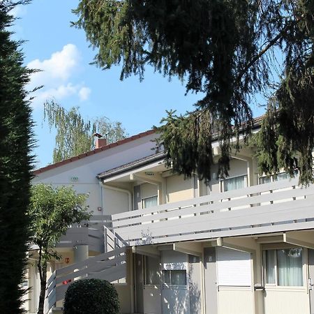 Отель Campanile Vichy - Bellerive Экстерьер фото
