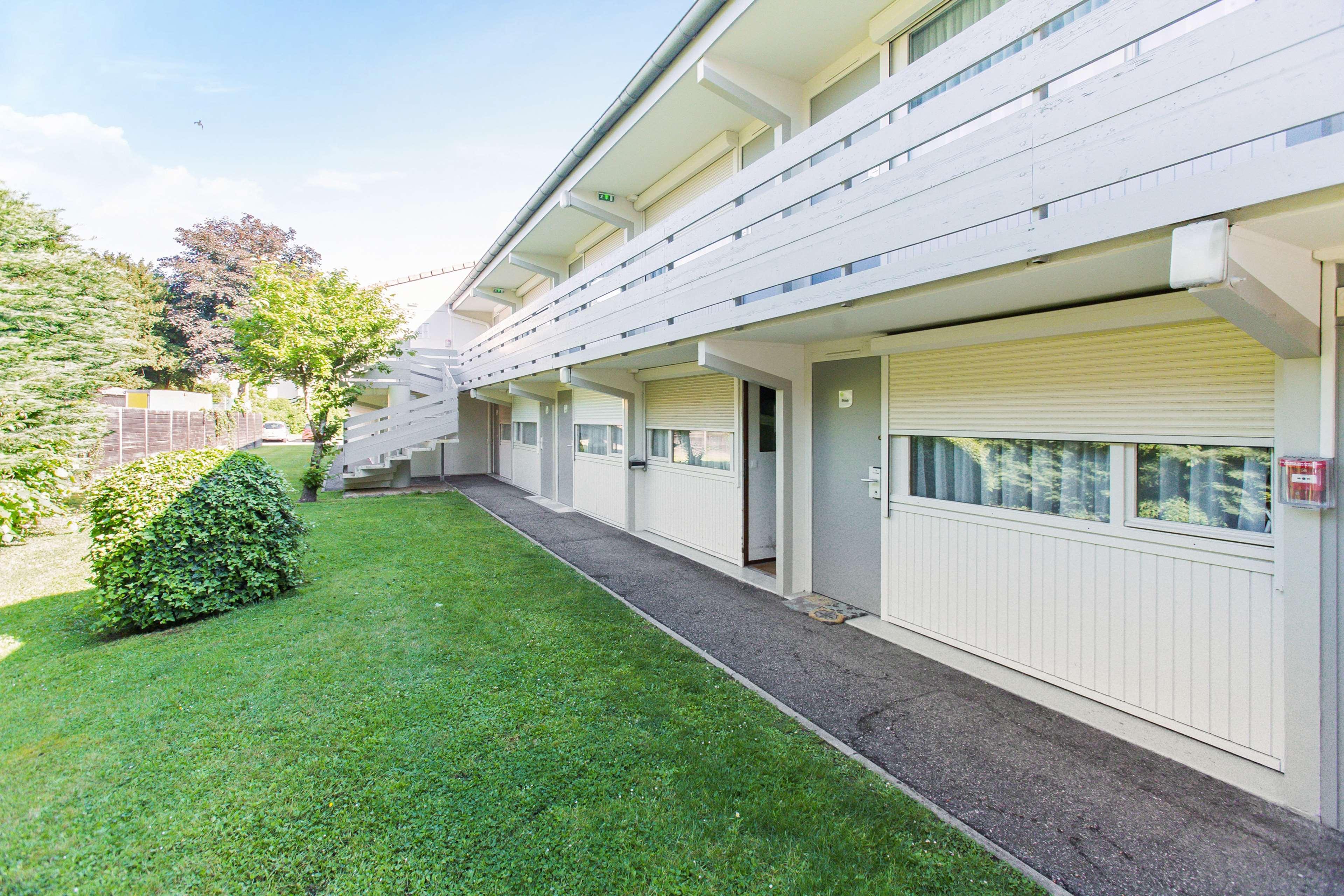 Отель Campanile Vichy - Bellerive Экстерьер фото