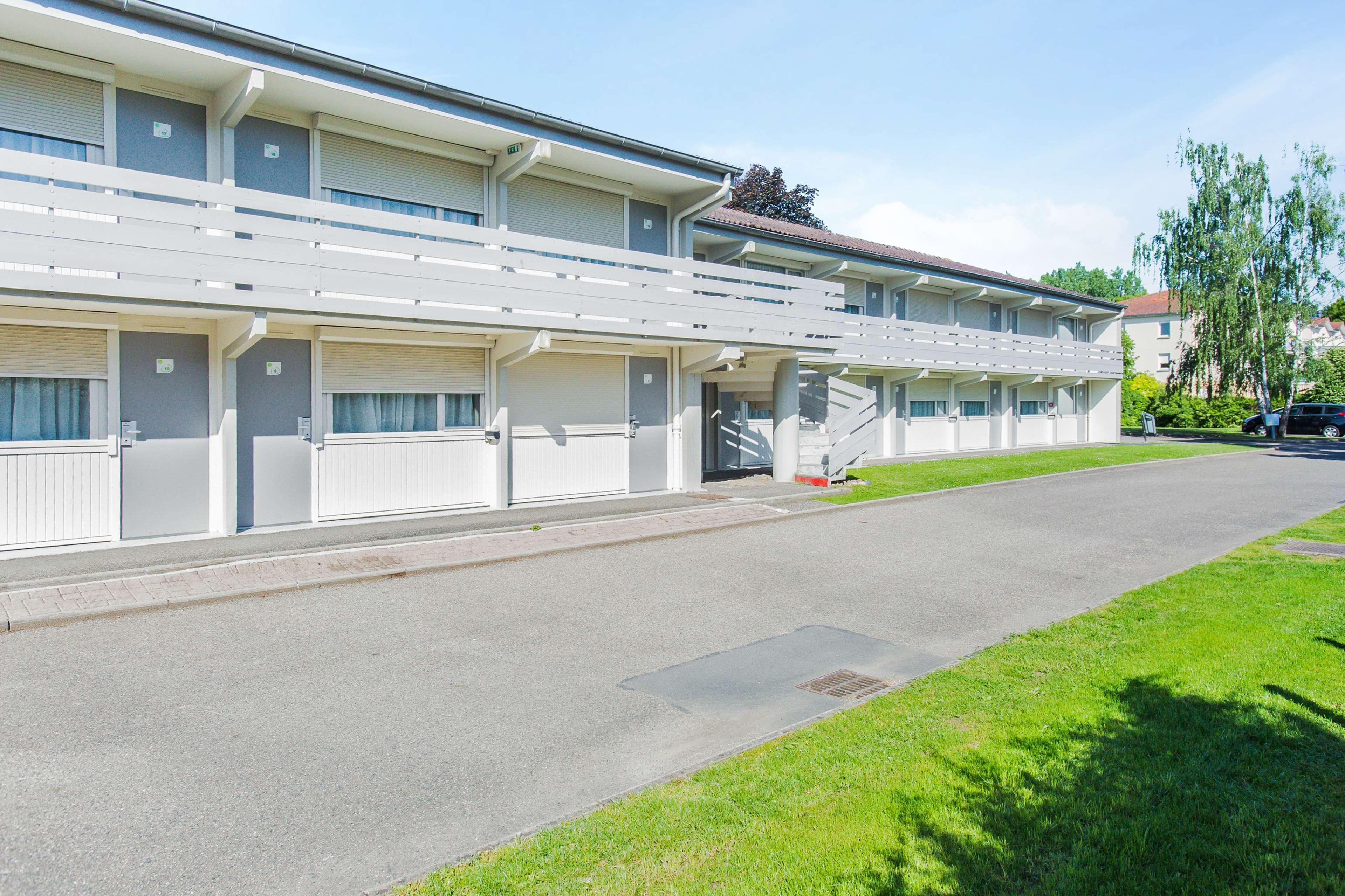 Отель Campanile Vichy - Bellerive Экстерьер фото